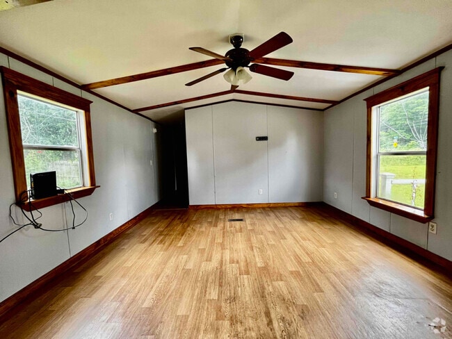 Building Photo - 1038 Maple Dr Rental