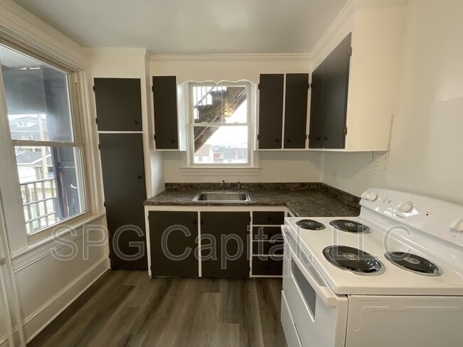 Photo - 932 W Princess St