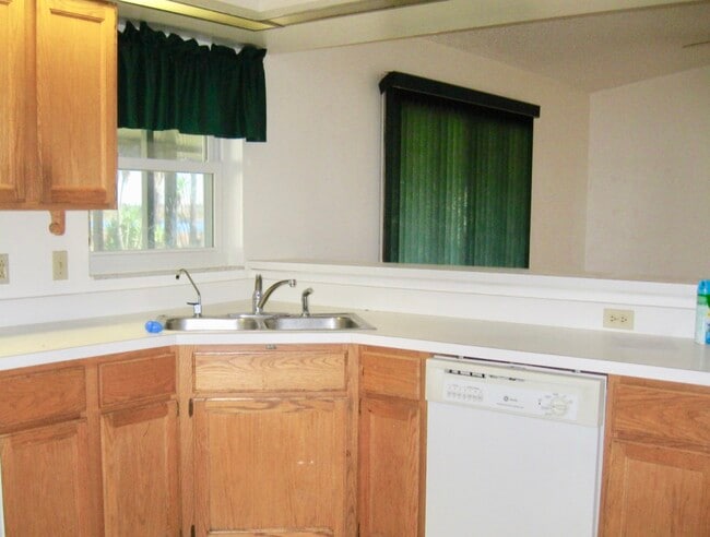 Photo - 1371 Melshire Ave