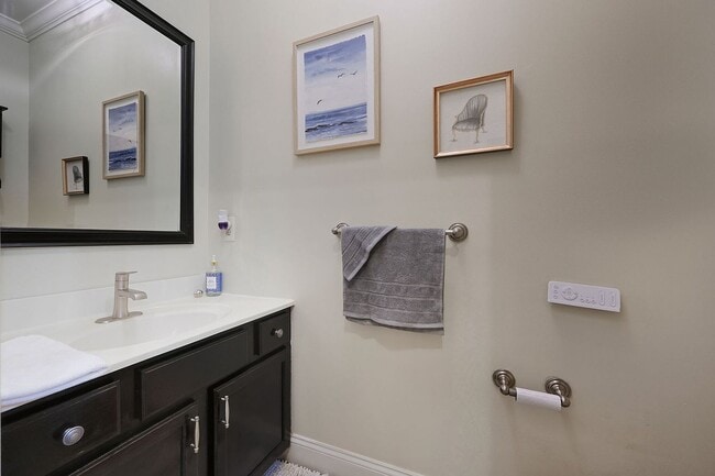 Photo - 643 Northfield Ln