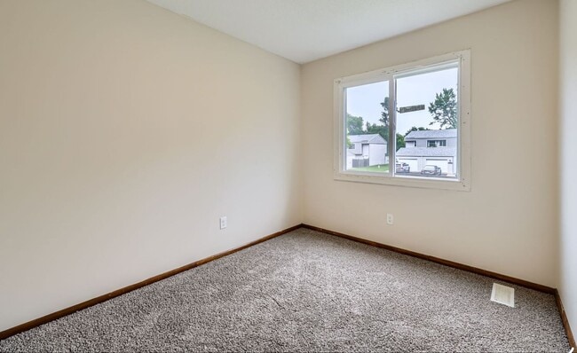 Photo - Spacious 3 - Bedroom Townhome with Modern ...