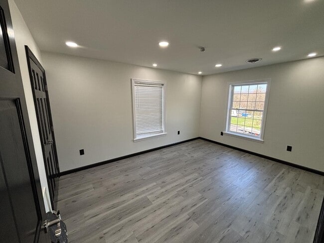 Photo - 8495 Woodbury Pike