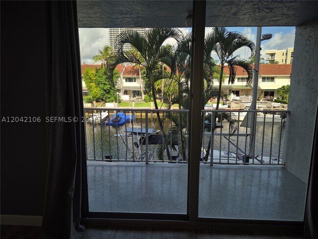 Photo - 16565 NE 26th Ave Unit 2E