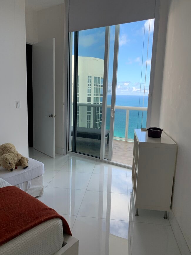 Photo - 15811 Collins Ave Unit 4203