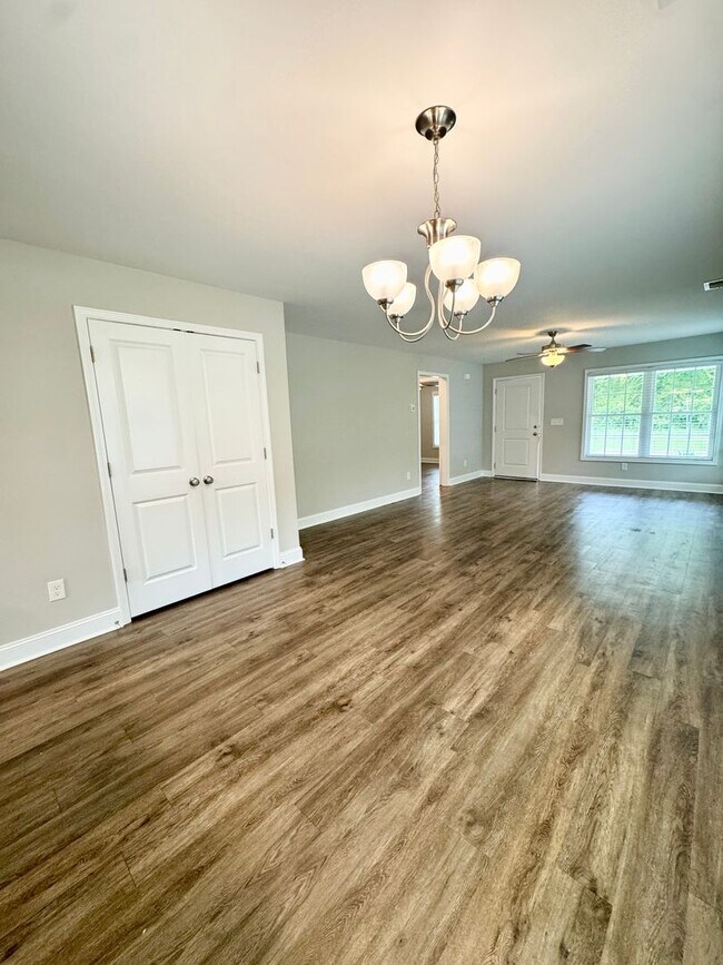 Photo - 3 Bedroom, 2 Bath in Conway! No HOA, Plent... House