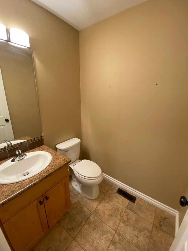 Photo - 11720-11102 102 St