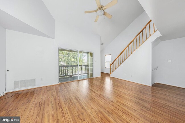 Photo - 2002 Tanglewood Ct Unidad 2002