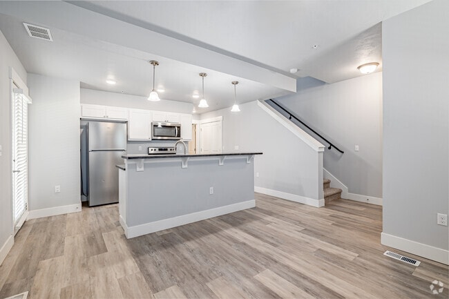 2BR, 2BA - 996SF - Kitchen / Living Room