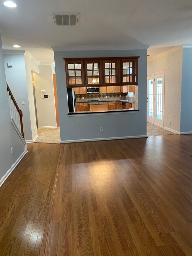 Living-room with view of kitchen - 10102 Glenburn Ln