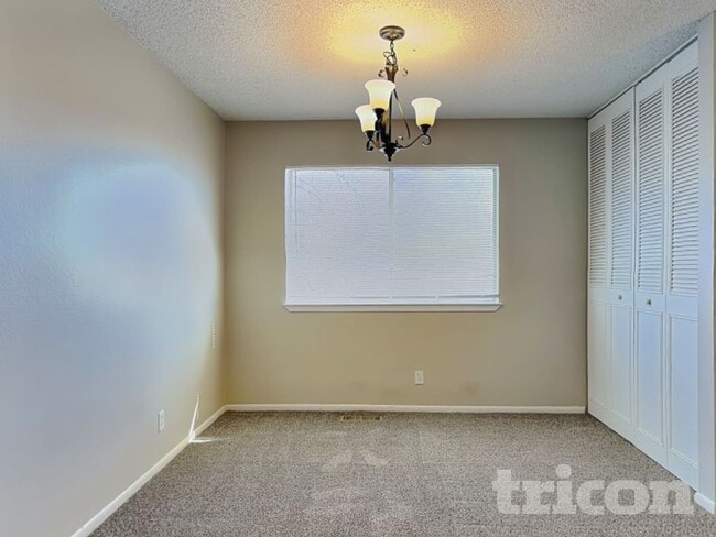 Photo - 1270 Kings Row