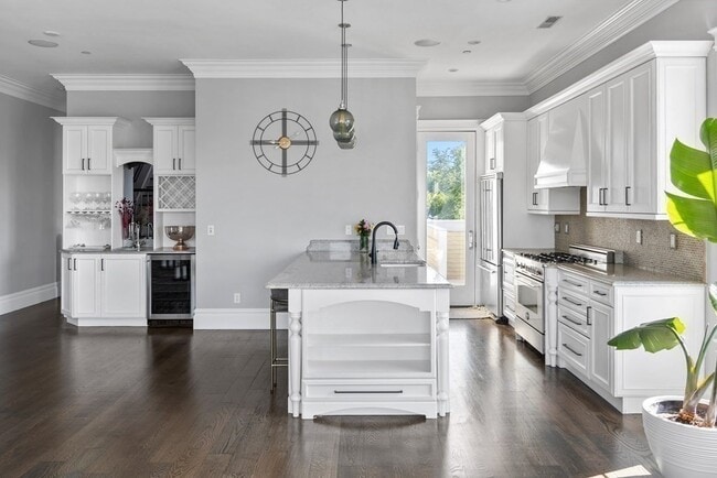 Photo - 322 W 4th St Unit 4