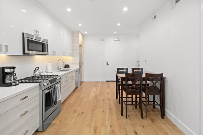 Photo - 1764 Mission St Unidad ID1026501P