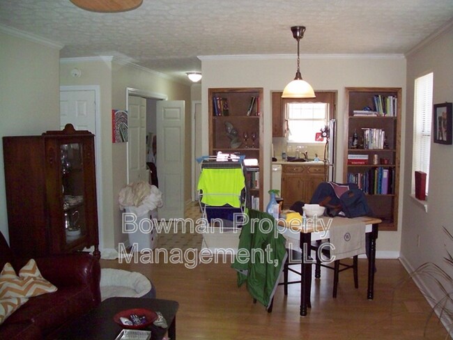 Photo - 132 Oxford Ct