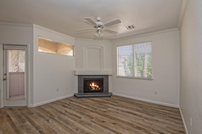 Building Photo - 2992 N Miller Rd Unit 211A