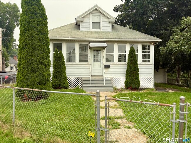 Building Photo - 565 Sylvan Ave