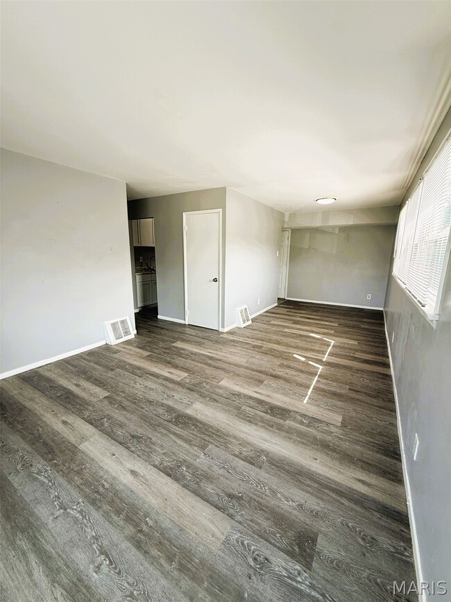 Photo - 323 Shepley Dr