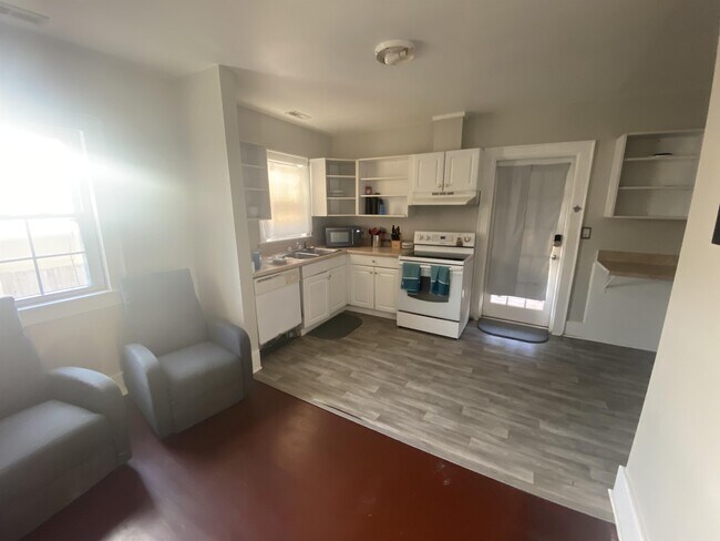 Photo - 315 W 14th St