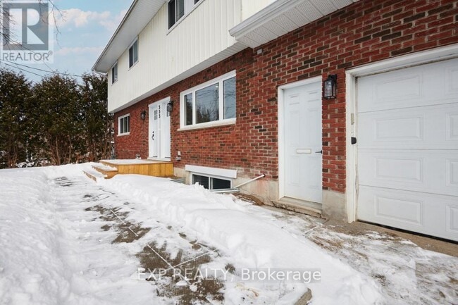 Photo - 555 Churchill Ave N Unité 1