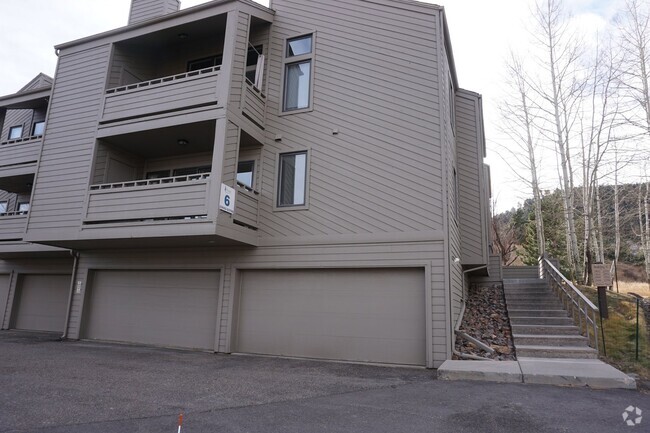Building Photo - Lovely Mountain Condo!! Unit B