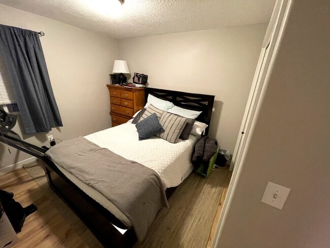 Furnished Private Bedroom - 139 W Suncrest Ln