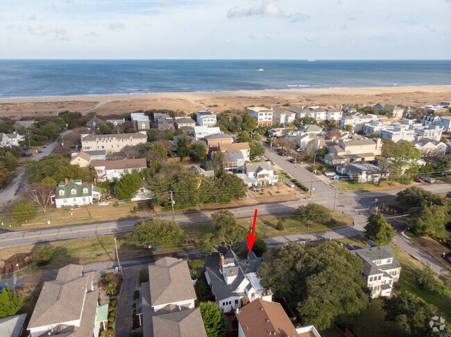 Building Photo - Quaint North End Beach Cottage Rental