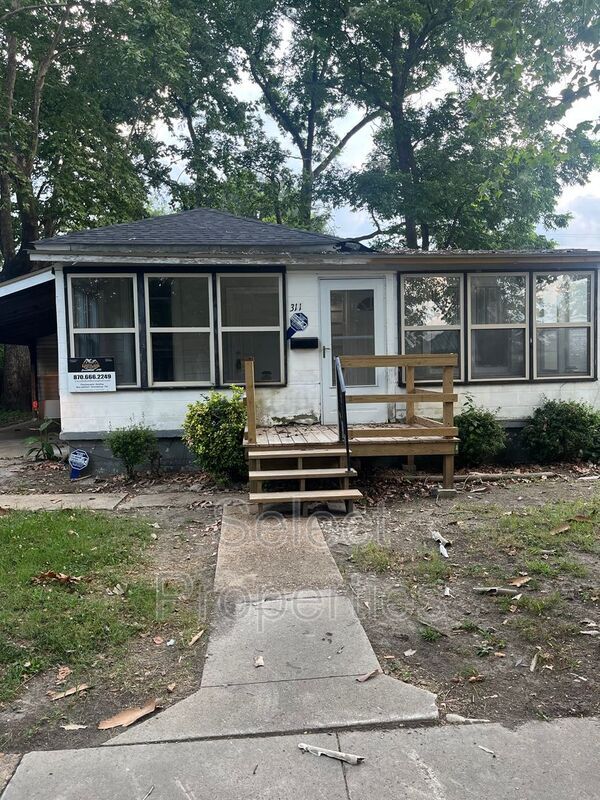 Photo - 311 N Pine Ave House