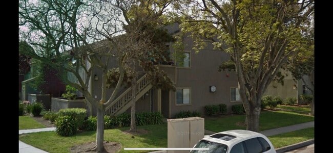 Separate entrance to the unit - 37337 Sequoia Rd