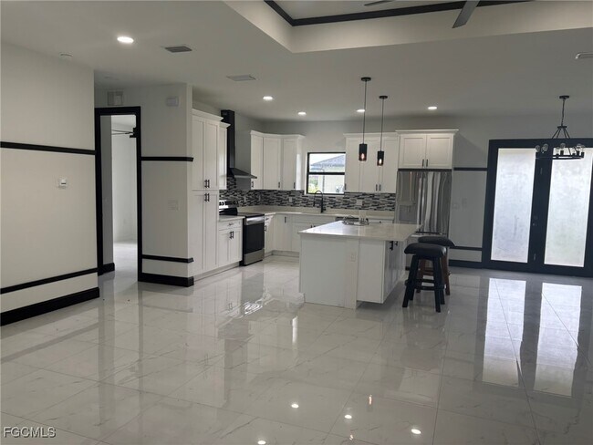 Photo - 727 Aletha Ave S