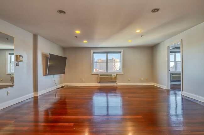 Photo - 1720 New York Ave Unit 406