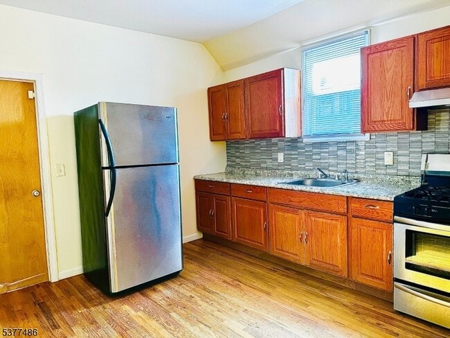 Building Photo - 178 Harrison St Rental