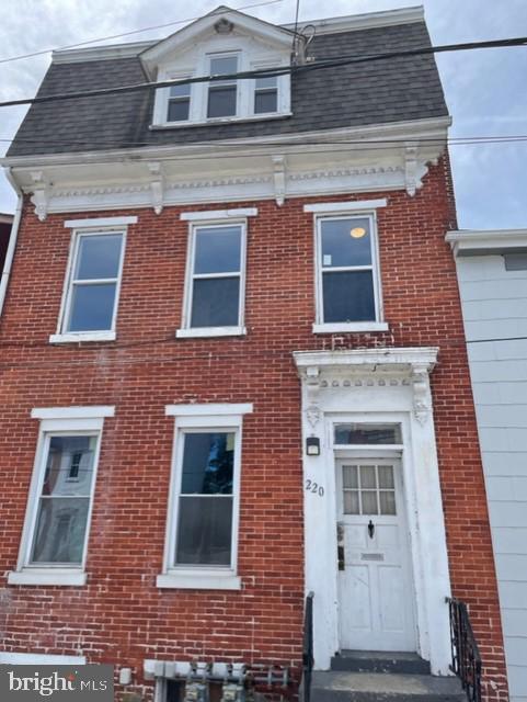 Building Photo - 220 W College Ave Rental