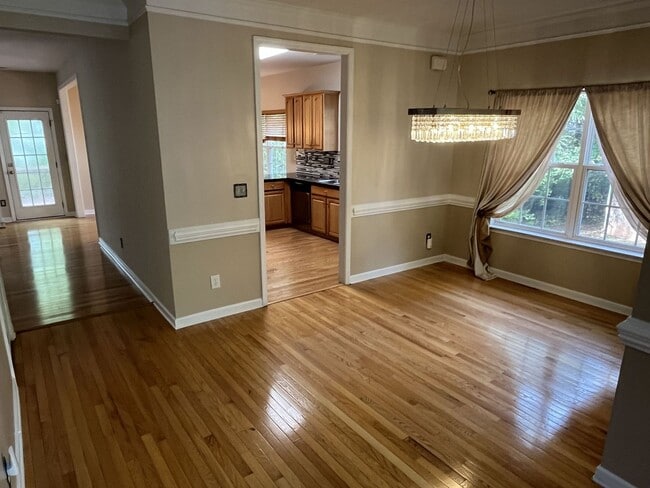 Photo - Huge 5 Bed Home with Basement in North Cha...