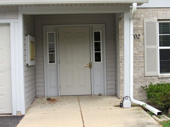 Building Photo - 1202 N Red Oak Cir Unit 2 Rental