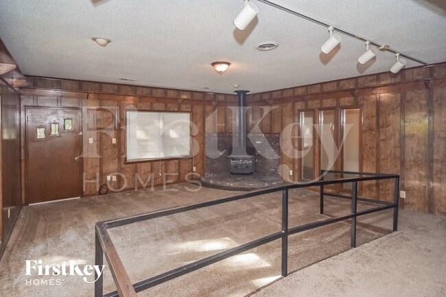 2561 McArthur Dr