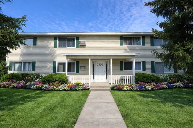 Building Photo - 2306 Radtke Ave Unit 6