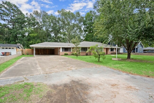 Photo - 205 Taft Ave