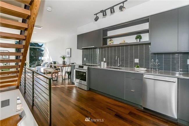 Photo - First Hill Modern 2-Bedroom Condo with Rooftop Views – Seattle