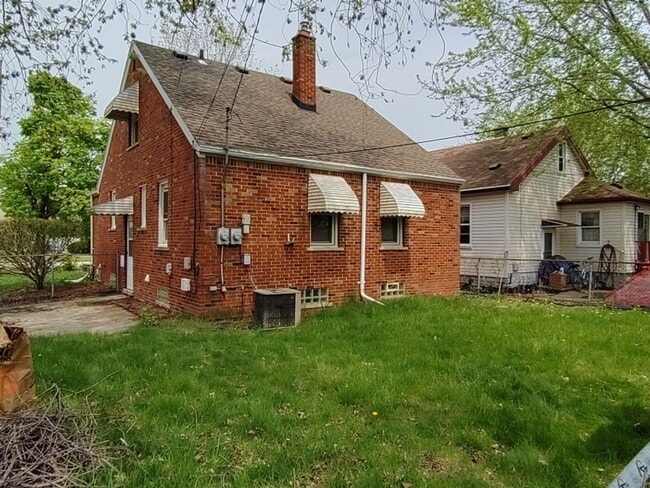 Photo - 3 bedroom, 2 bath, brick bungalow in Eastp...