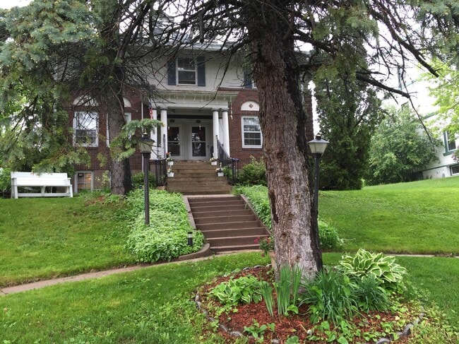 Photo - 1823 E 5th St House