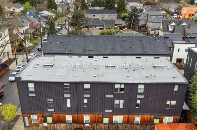 Photo - $500 OFF OF RENT! - Contemporary 2 Bedroom, 1.5 Bathroom Apartment, Northeast Portland Unit #11