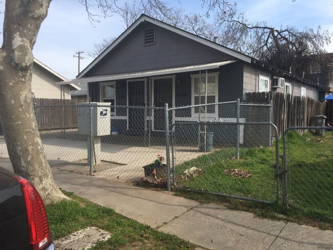 Building Photo - COMING SOON!! Unit 2398