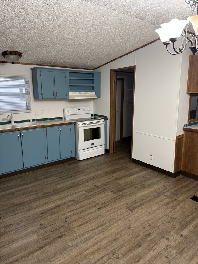 Photo - 2058 Krist Ln