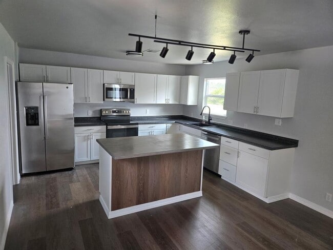 Photo - 22101 400 Ave