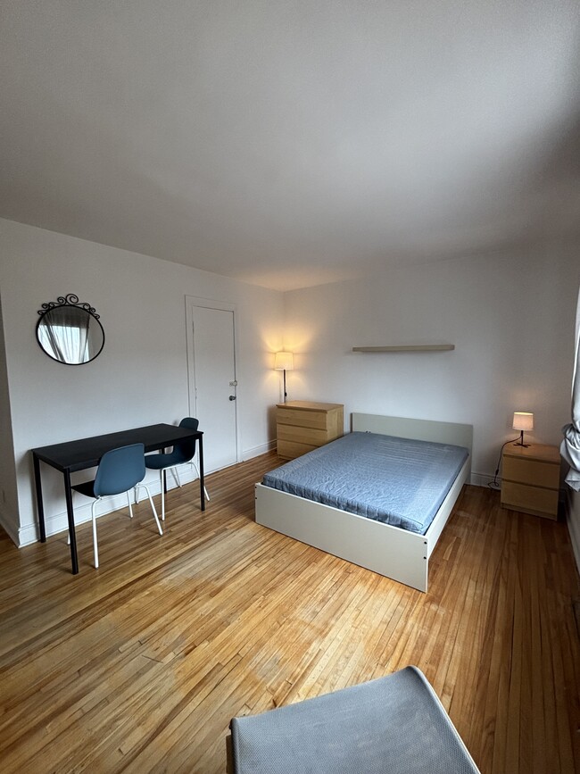 Photo - 1820 Rosemont