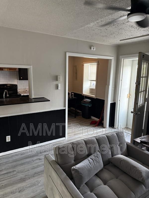 145 E Main St
