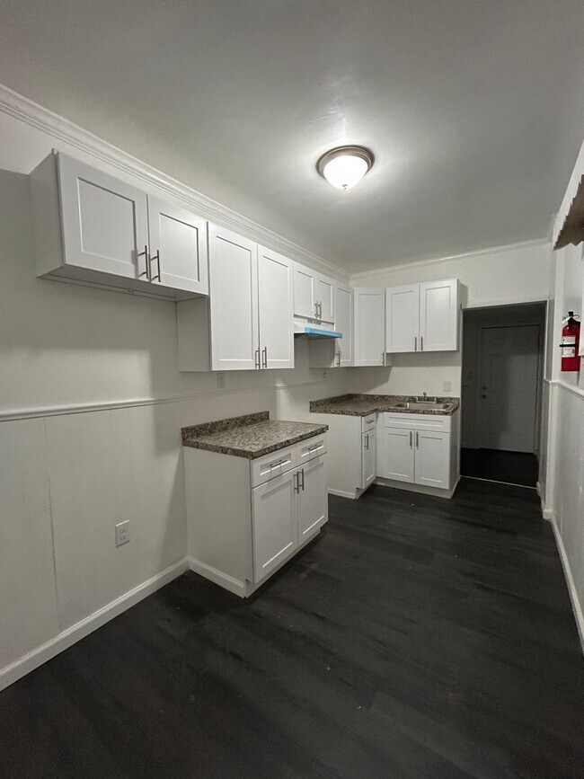 Photo - 739 Beatty St