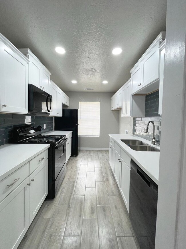 Photo - 7874 Gladys Ave
