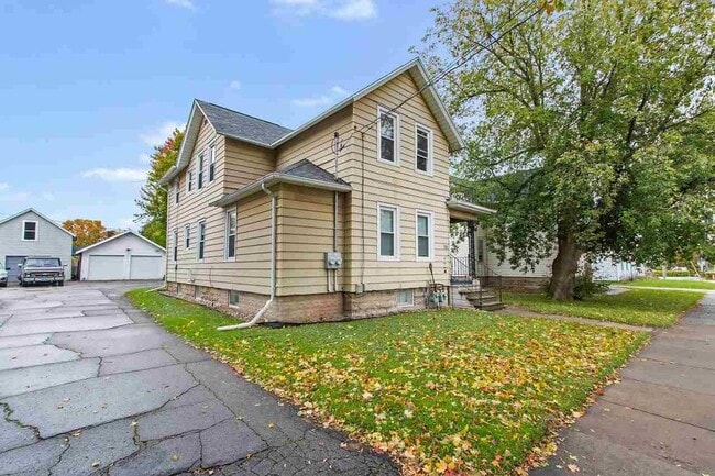 Building Photo - 720 W Franklin St Rental
