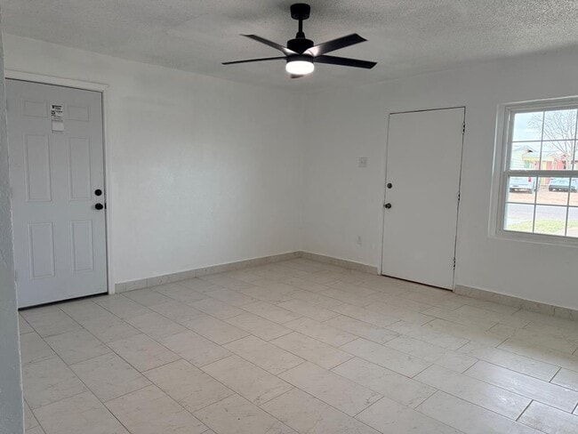 Photo - 1910 E California Ave