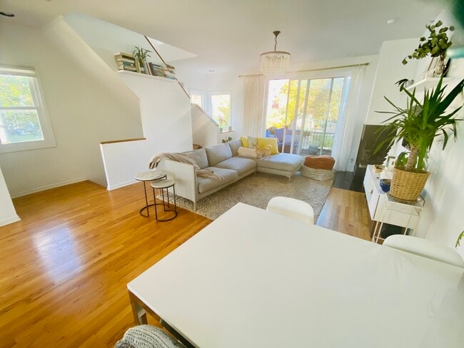 Photo - 2901 N Wolcott Ave